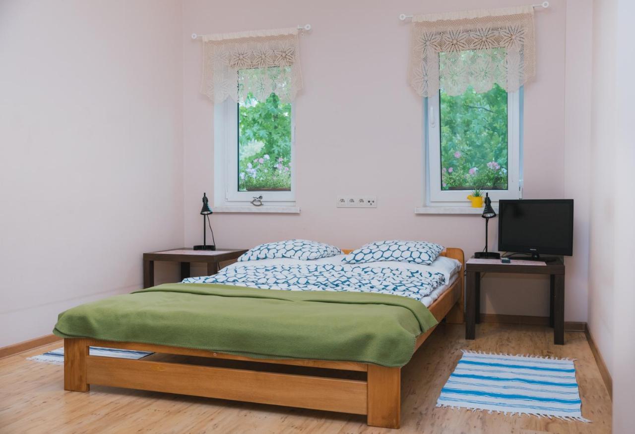 Agroturystyka Pod Modrzewiami Nowy Tomyśl Exteriör bild